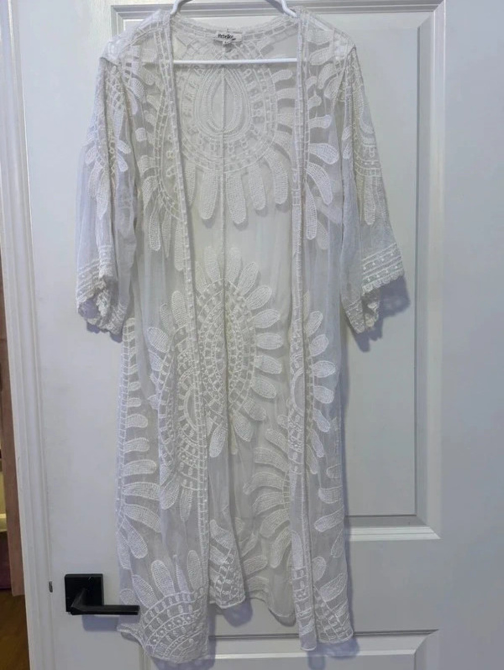 Women’s Medium White Lace Kimono